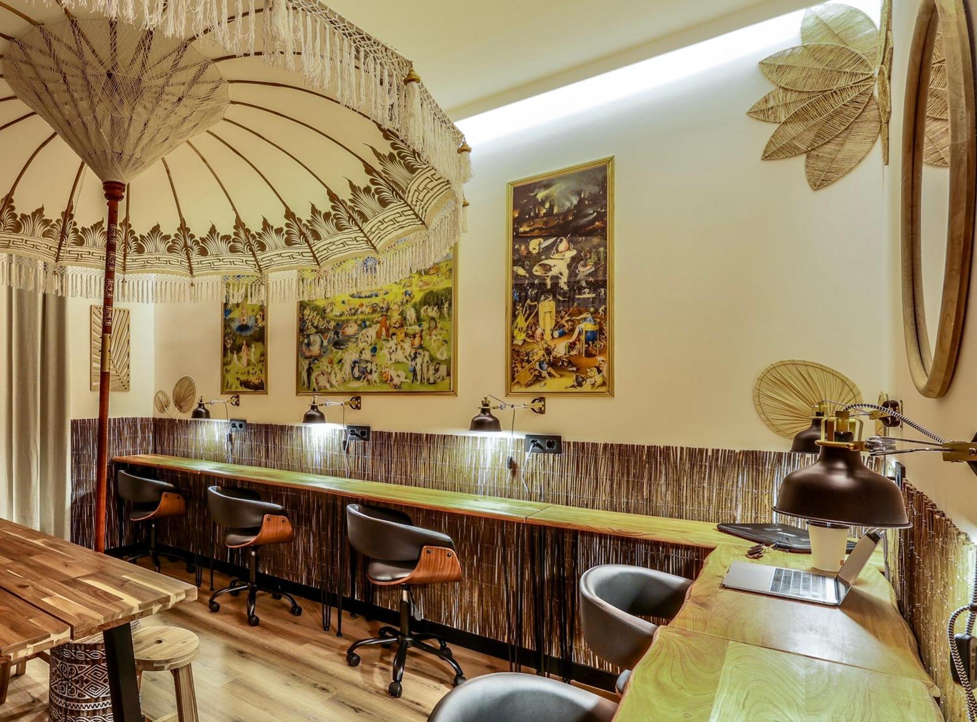 Hostal Eliseo - Livingcoworking - Malasana *